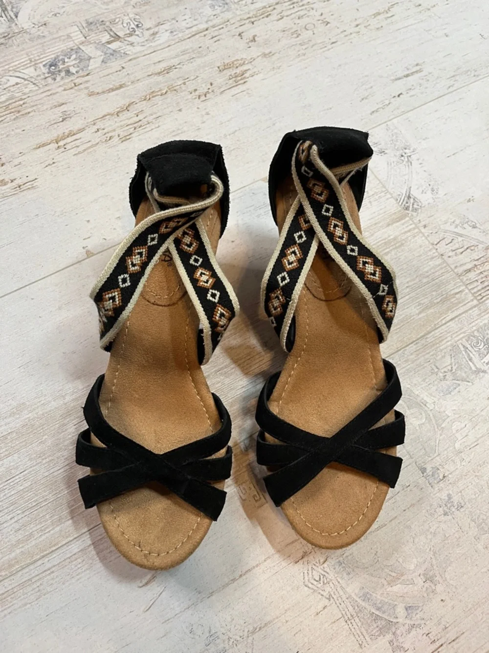 Minnetonka Drew Wedge Sandals Black Size 9
